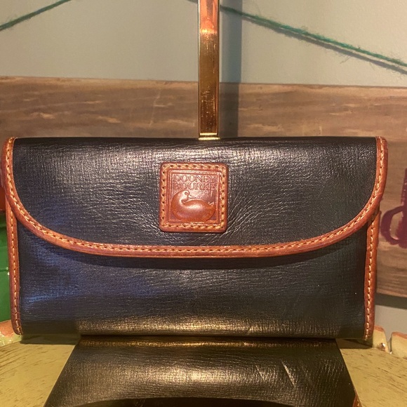 Dooney & Bourke Italian Leather Pebble Grain Continental Clutch/Wallet - Black - Picture 1 of 8